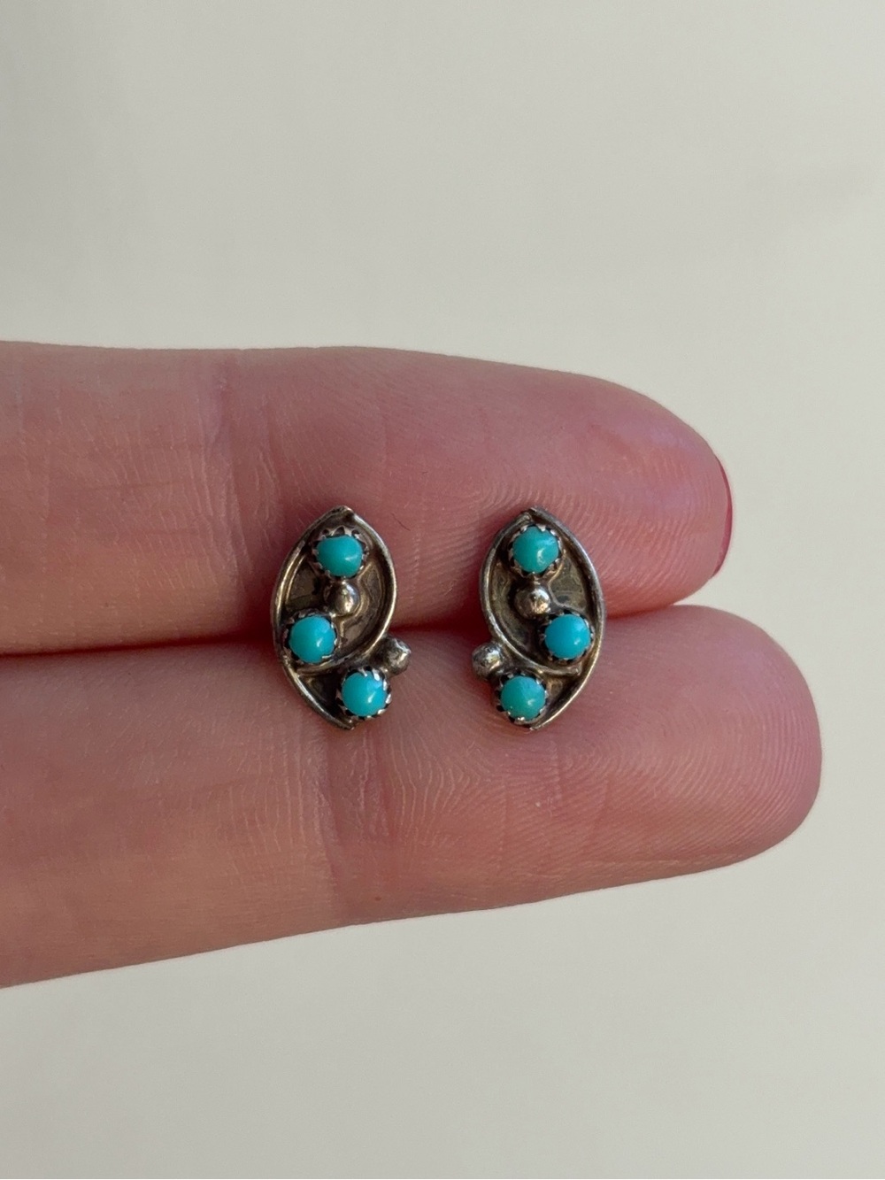 Sterling Silver Native American Zuni Turquoise Gemstone Vintage Stud Earrings